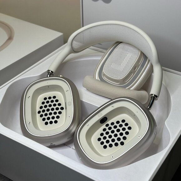 Starlight AirPods Max - Picture 5 of 5